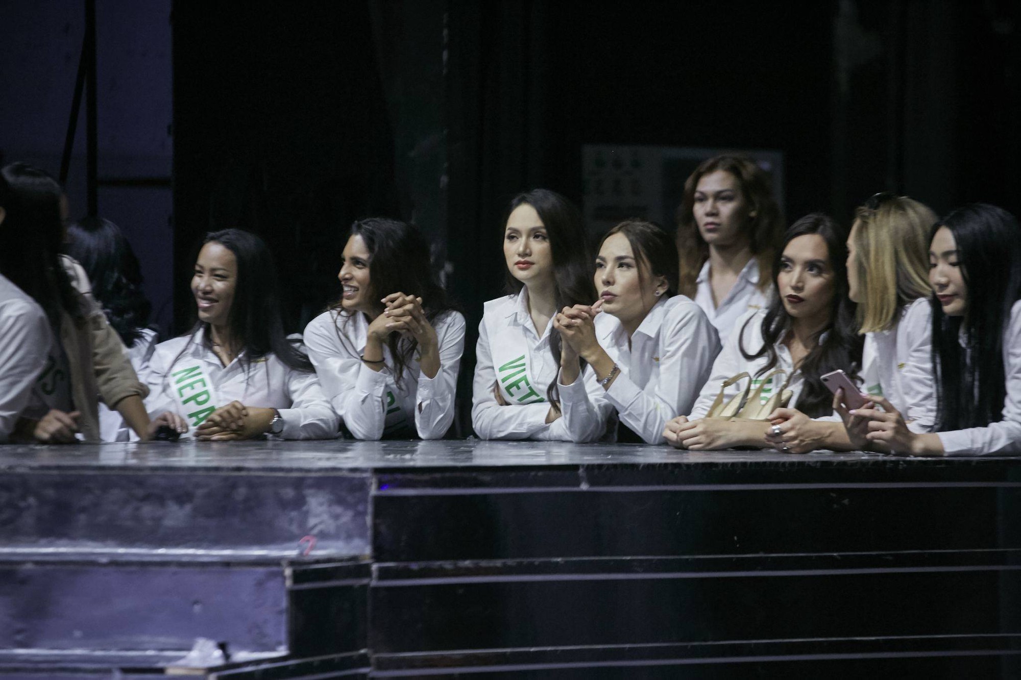 Hương Giang cùng dàn thí sinh tất bật tập luyện trước thềm Chung kết Hoa hậu chuyển giới Quốc tế